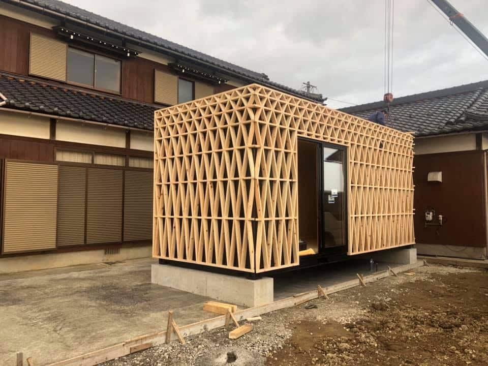 受動喫煙防止対策に建築申請不要のコンテナ型喫煙室屋外喫煙コミュニケーションルーム_設置事例