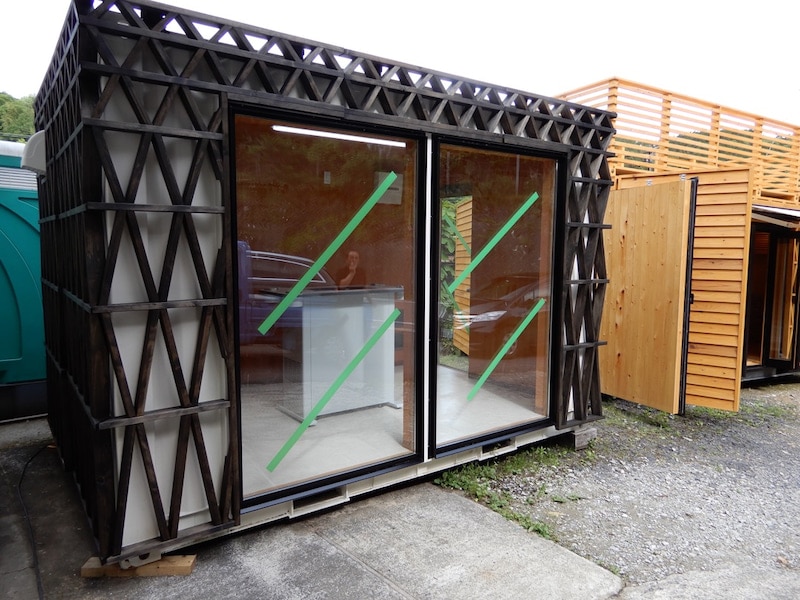 受動喫煙防止対策に建築申請不要のコンテナ型喫煙室屋外喫煙コミュニケーションルーム_外観