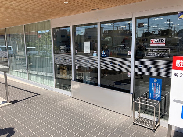 信用金庫入り口へのスーパー止水番２設置イメージ