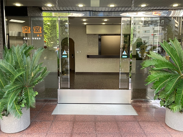 駅ビル入り口へのスーパー止水番２設置イメージ