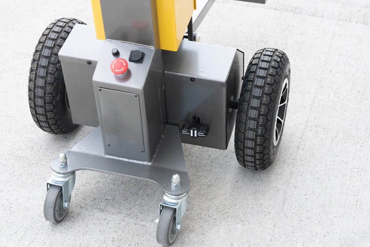 カゴ台車や重い荷物を女性でも楽に運べる電動アシストＥＶ牽引車「パワフルバディ」