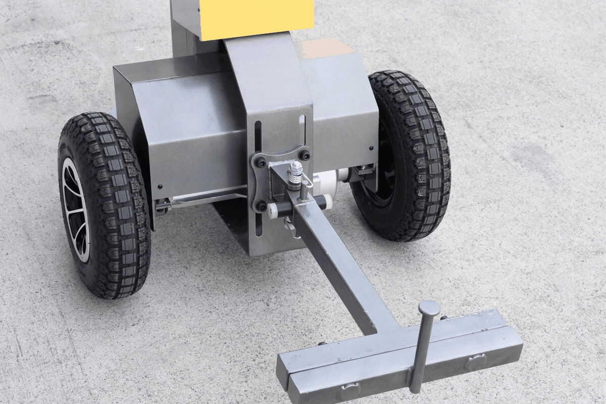 カゴ台車や重い荷物を女性でも楽に運べる電動アシストＥＶ牽引車「パワフルバディ」