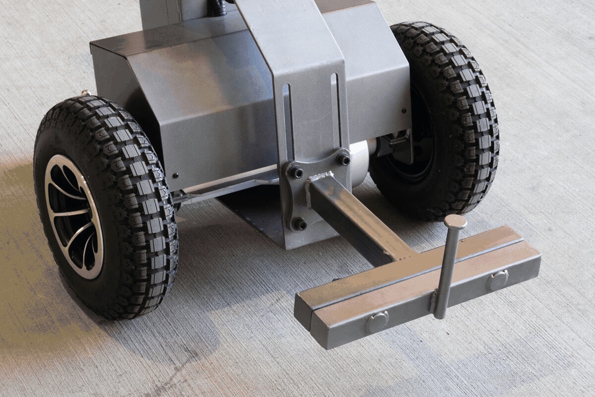 カゴ台車や重い荷物を女性でも楽に運べる電動アシストＥＶ牽引車「パワフルバディ」