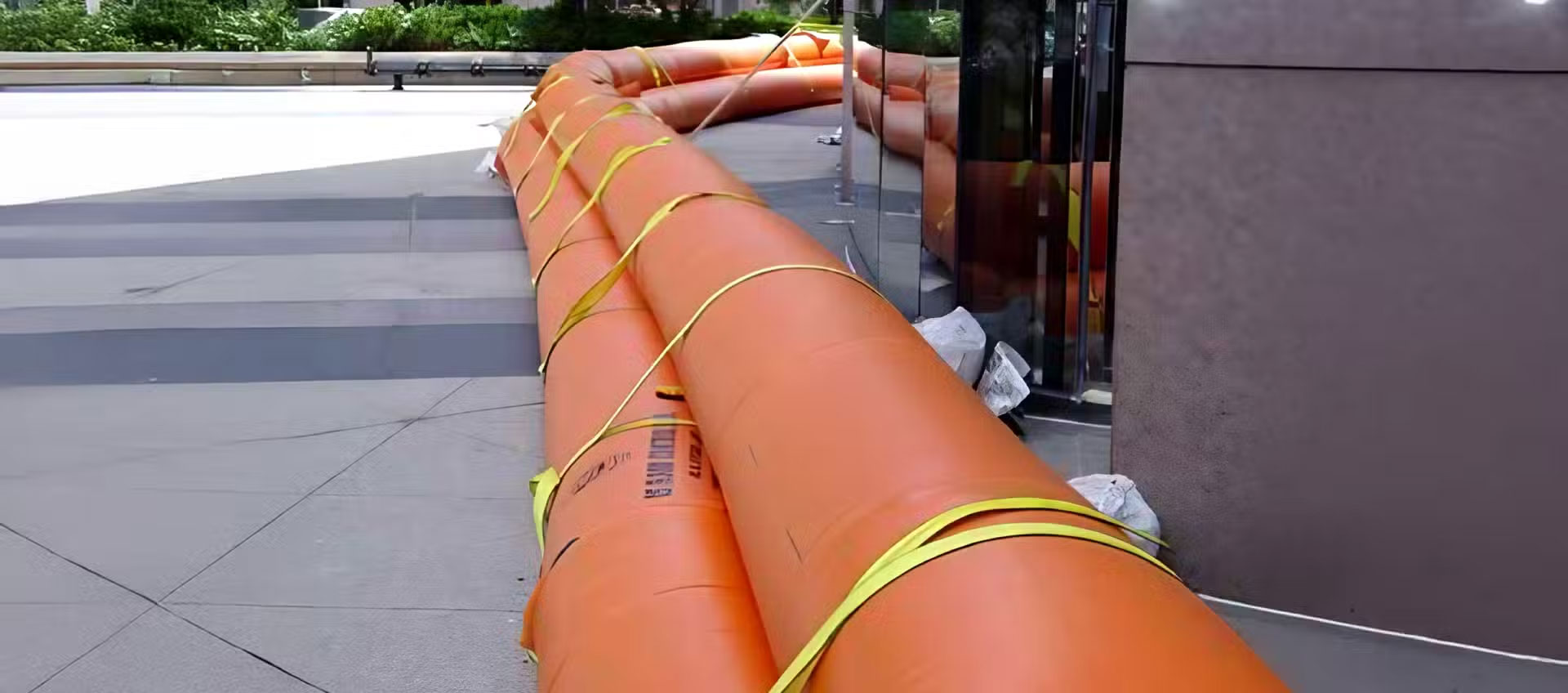 沖縄の台風から建物を守る 水で膨らむ大型水のう 1 suinou img001