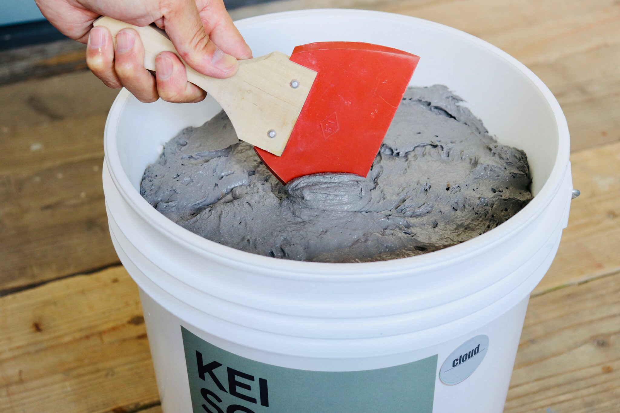 沖縄専用 防カビ強化珪藻土塗り壁材「KEISOUDO+(プラス)」グレー(CLOUD)18kg 6 沖縄専用 防カビ強化珪藻土塗り壁材「KEISOUDO+(プラス)」グレー(CLOUD)18kg - 画像 (6)